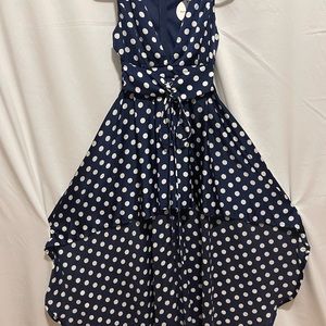 Never worn dress. Designer unknown - label says “Day & Night’. Size Small